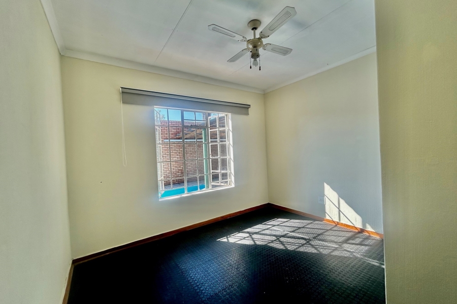 5 Bedroom Property for Sale in Ifafi North West